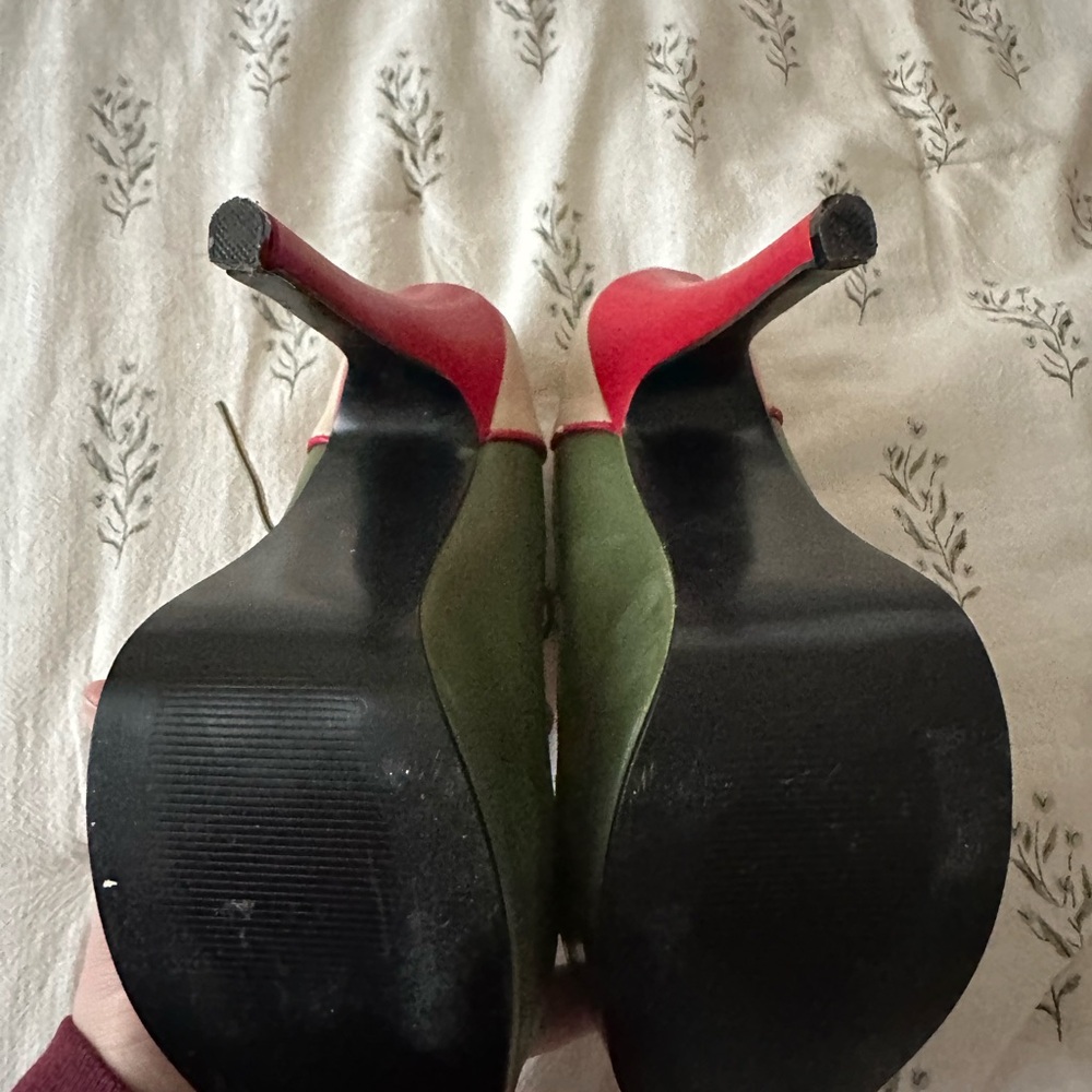 Bordello Military Retro Pinup Heels with Star Detail - Picture 6 of 7